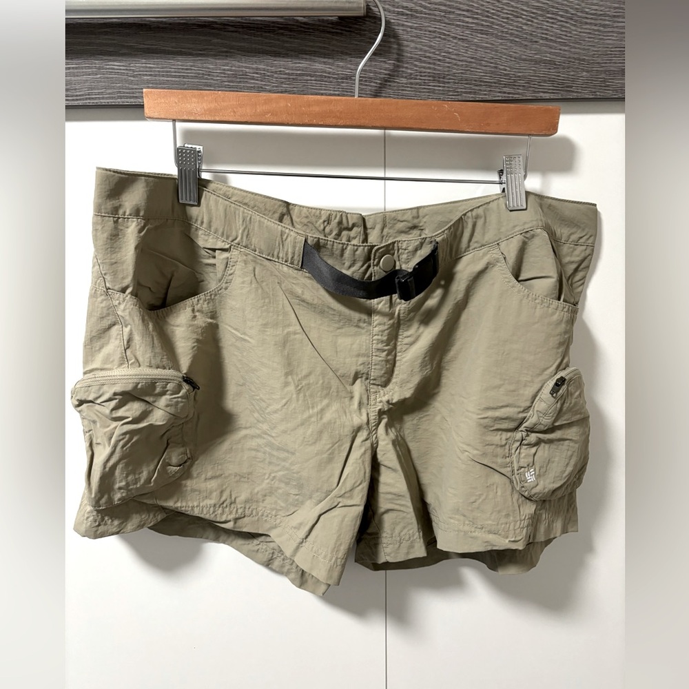 Columbia hiking shorts